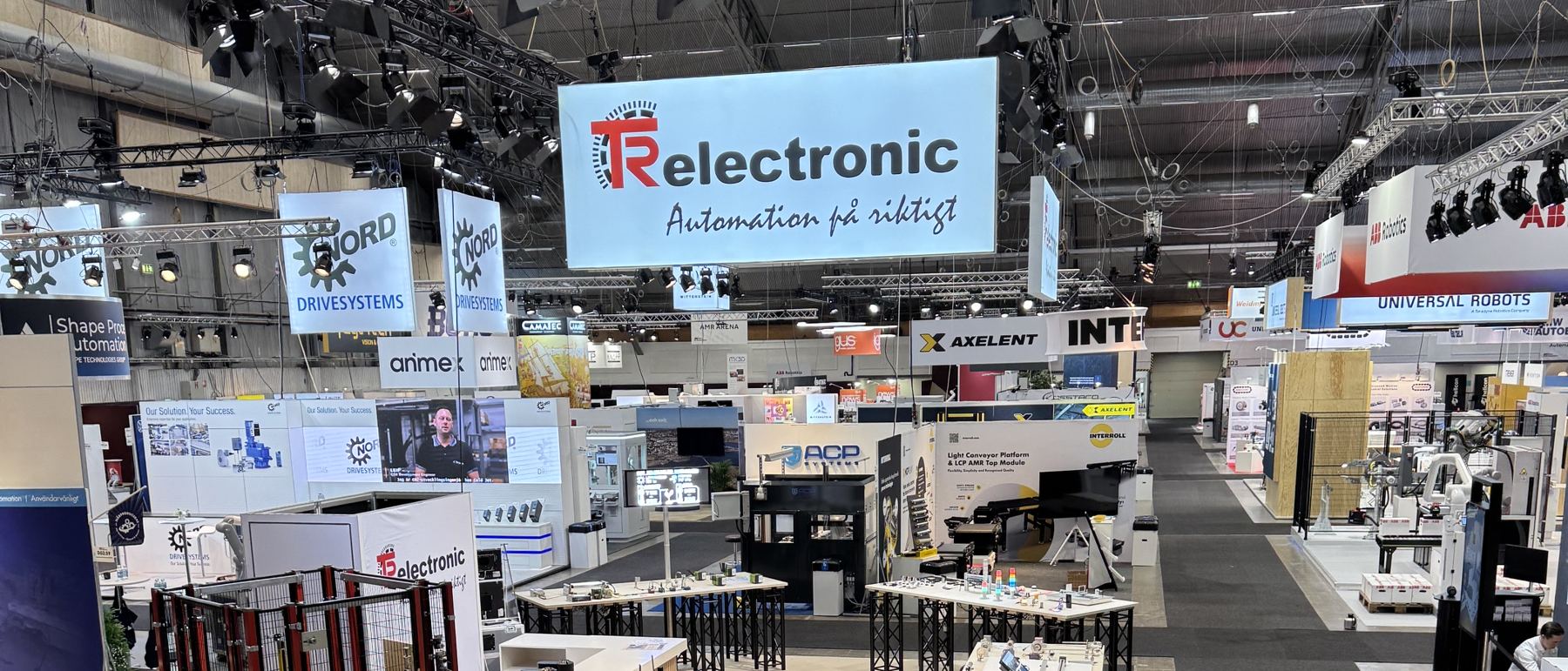 TR Electronics banderoll med payoffen Automation på riktigt ovanför montern på Svenska Mässan